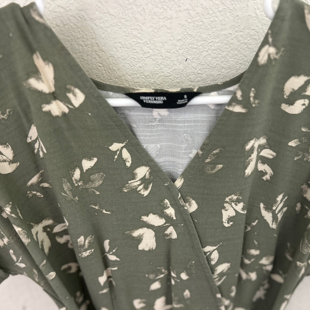 Beautiful Vera Wang Floral Wrap Dress